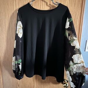 SHEIN LUNE Plus Size Black Top with Floral Sleeves